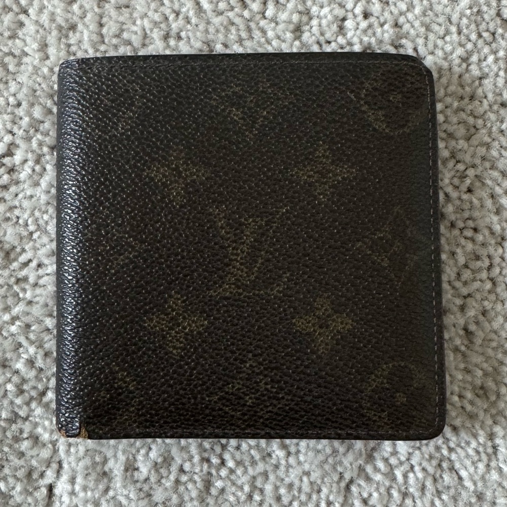 Louis Vuitton Monogram Marco Bi Fold Men’s Wallet